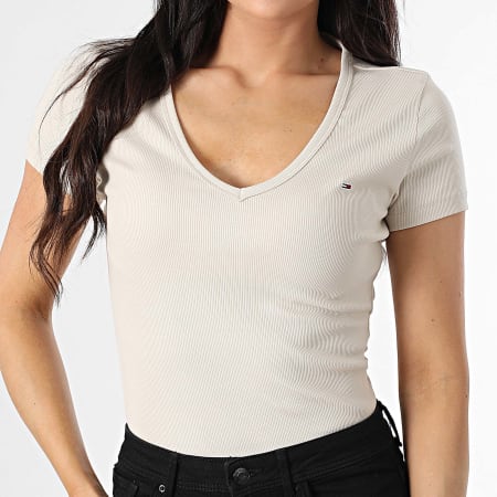 Tommy Jeans - Tee Shirt Col V Femme Slim Essential Rib 7385 Beige