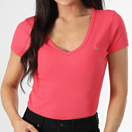 Tommy Jeans - Tee Shirt Col V Femme Slim Essential Rib 7385 Rose