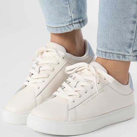 Tommy Hilfiger - Baskets Femme Essential Court Sneaker 8320 Ancient White