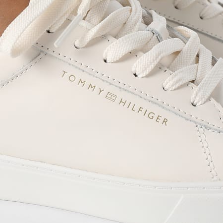 Tommy Hilfiger - Baskets Femme Essential Court Sneaker 8320 Ancient White