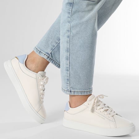 Tommy Hilfiger - Baskets Femme Essential Court Sneaker 8320 Ancient White