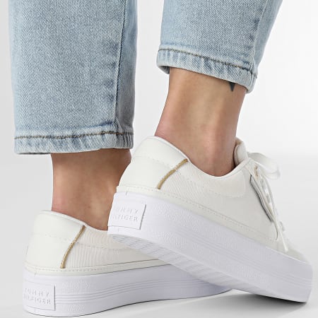 Tommy Hilfiger - Baskets Femme Essential Vulcan Textile 8323 Ecru