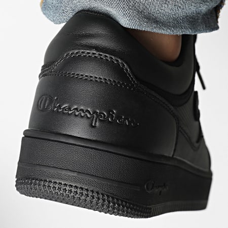 Champion - Baskets RD18 Low S21905 Triple Black