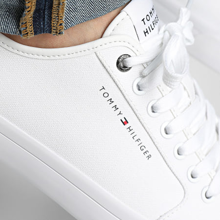 Tommy Hilfiger - Baskets Core Corporate Vulc Canvas 5398 White