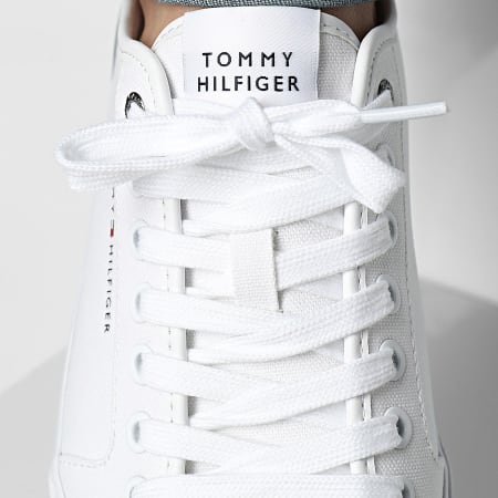 Tommy Hilfiger - Baskets Core Corporate Vulc Canvas 5398 White