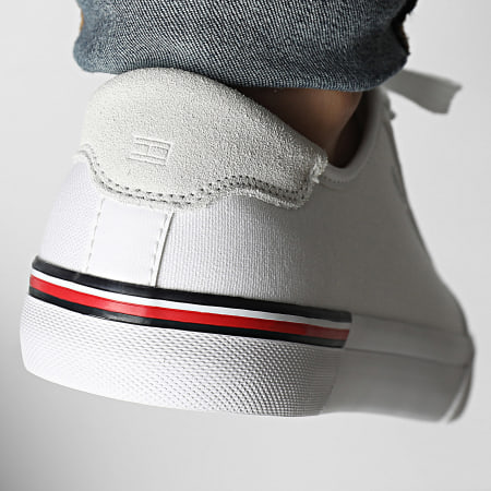 Tommy Hilfiger - Baskets Core Corporate Vulc Canvas 5398 White