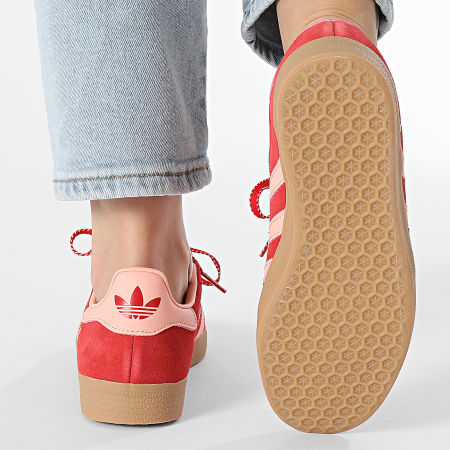 Adidas Originals - Baskets Femme Gazelle W JH7217 Better Scarlet Glow Pink Gold Metallic