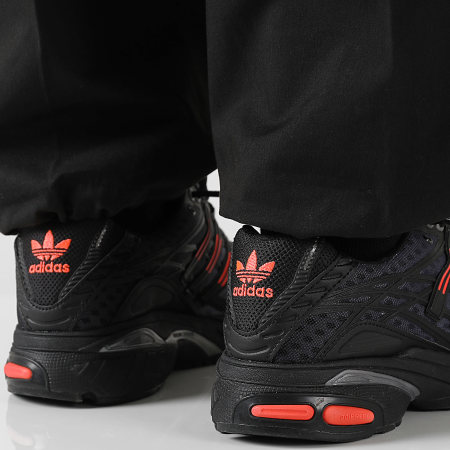 Adidas Originals - Baskets Adistar Cushion JH5278 Core Black Solar Red
