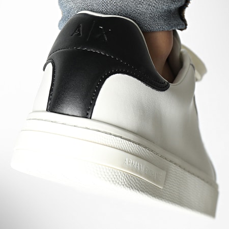 Armani Exchange - Baskets XM000141-AF11912 Off White Black