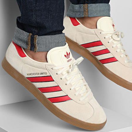 Adidas Originals - Baskets Gazelle Terrace Manchester United JS3040 Cream White Muf Red Core Black