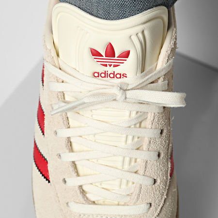 Adidas Originals - Baskets Gazelle Terrace Manchester United JS3040 Cream White Muf Red Core Black