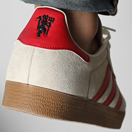 Adidas Originals - Baskets Gazelle Terrace Manchester United JS3040 Cream White Muf Red Core Black
