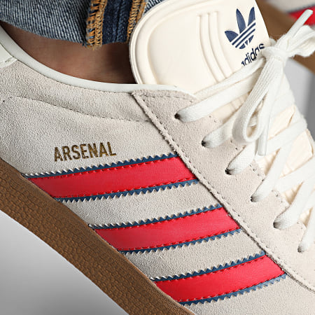 Adidas Originals - Baskets Gazelle Terrace Arsenal JS3042 Off White Better Scarlet Night Sky