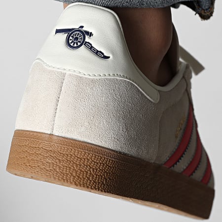 Adidas Originals - Baskets Gazelle Terrace Arsenal JS3042 Off White Better Scarlet Night Sky