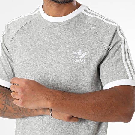 Adidas Originals - Ensemble Tee Shirt Et Short Jogging A Bandes 3 Stripes IA4848 IU2340 Gris Chiné