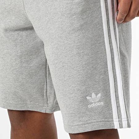 Adidas Originals - Ensemble Tee Shirt Et Short Jogging A Bandes 3 Stripes IA4848 IU2340 Gris Chiné