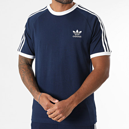 Adidas Originals - Ensemble Tee Shirt Et Short Jogging A Bandes 3 Stripes IA4850 IM9424 Bleu Marine Blanc