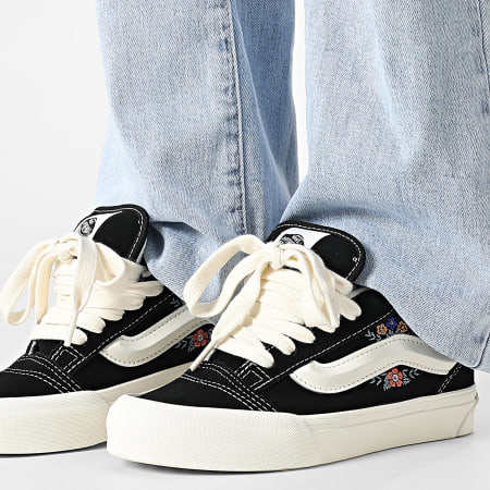 Knu Skool Women's Sneakers D75F2B1 Black Floral - Main Image