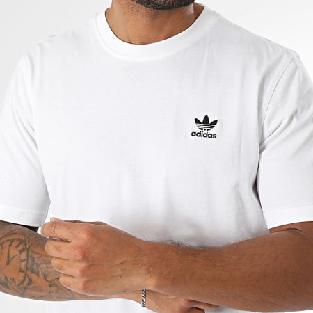 Adidas Originals - Ensemble Tee Shirt Et Short Jogging Trefoil Essential JI8544 IY8520 Blanc Noir