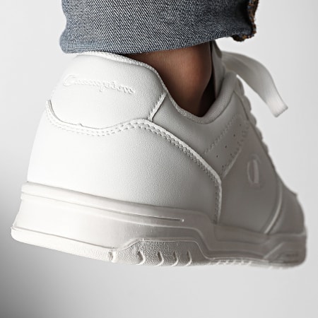 Champion - Cly 400 S22402 Driedubbel witte sneakers