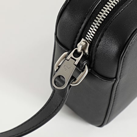 Calvin Klein - Sac A Main Femme Sculpted EW Camera Bag 20 3036 Noir