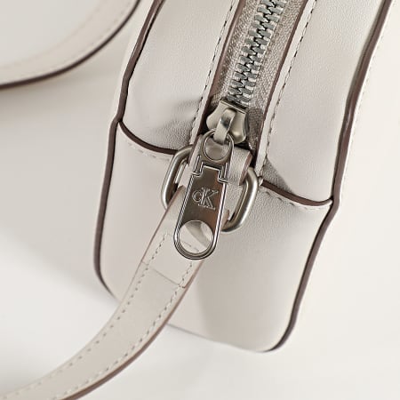 Calvin Klein - Sac A Main Femme Sculpted EW Camera Bag 20 3036 Beige