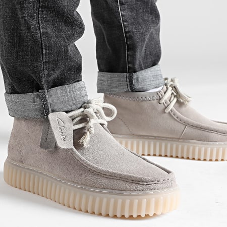 Clarks - Chaussures Torhill Hi Light Grey Suede