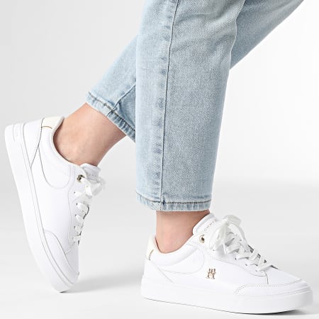 Tommy Hilfiger - Baskets Femme Essential Chic Court Sneaker 8322 White