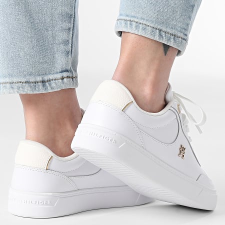 Tommy Hilfiger - Baskets Femme Essential Chic Court Sneaker 8322 White