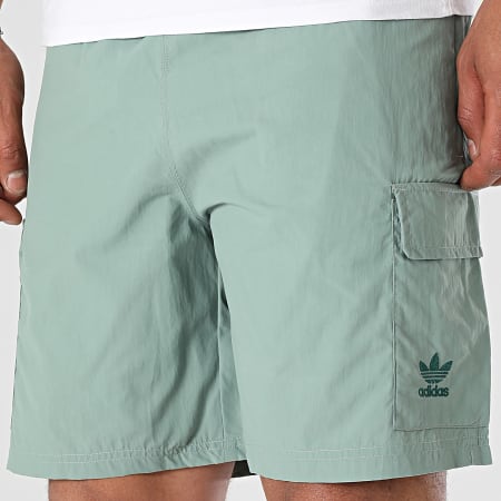 Adidas Originals - Short Cargo Esencial JP4786 Verde