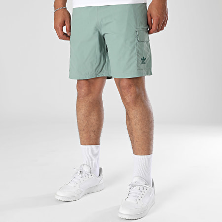 Adidas Originals - Short Cargo Esencial JP4786 Verde