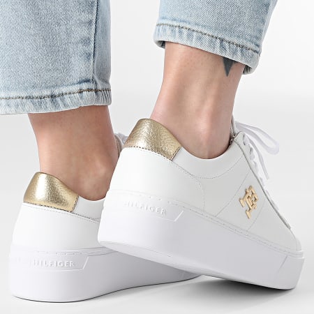 Tommy Hilfiger Women's Platform Court Sneaker Metallics 8648