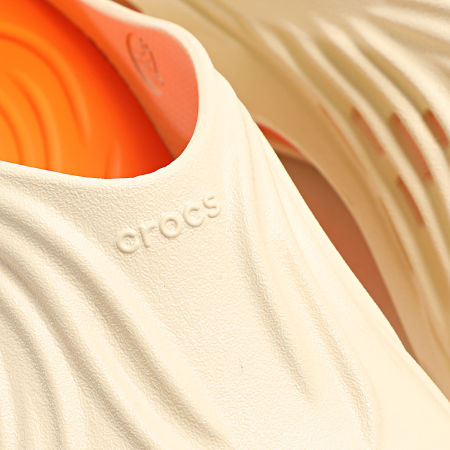 Crocs - Claquettes Echo Wave Beige
