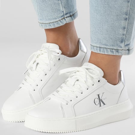 Calvin Klein - Zapatillas de mujer con suela gruesa de cuero plateado 1876 Bright White Silver