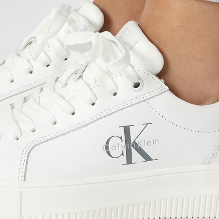 Calvin Klein - Zapatillas de mujer con suela gruesa de cuero plateado 1876 Bright White Silver
