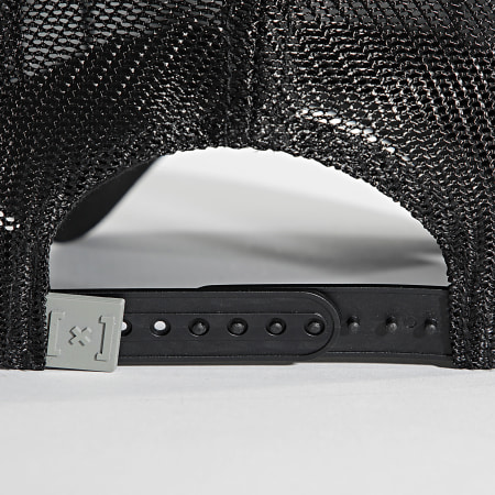 Naruto - Casquette Trucker Banner Noir Argenté