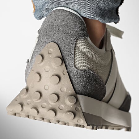 New Balance - Baskets 327 U327LND Beige Grey