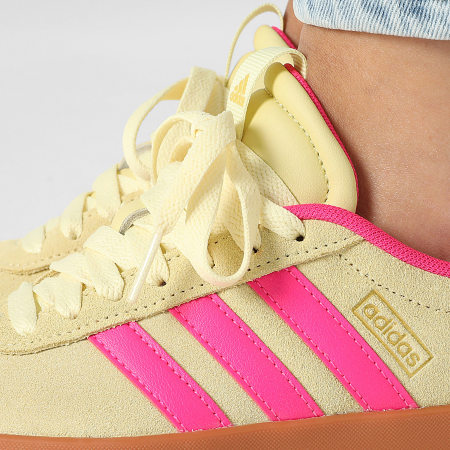 Adidas Sportswear - Baskets Femme VL Court 3.0 JR8649 Powder Yellow Shock Pink Gold Metallic