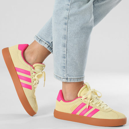 Adidas Sportswear - Baskets Femme VL Court 3.0 JR8649 Powder Yellow Shock Pink Gold Metallic