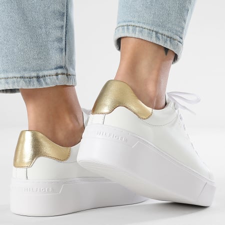 Tommy Hilfiger - Baskets Femme Essential Platform Court 8756 White Gold