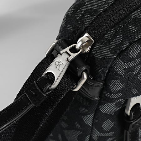 Calvin Klein - Sacoche Slouched Monogram Mini Zip LV04G3175G Noir Gris Anthracite