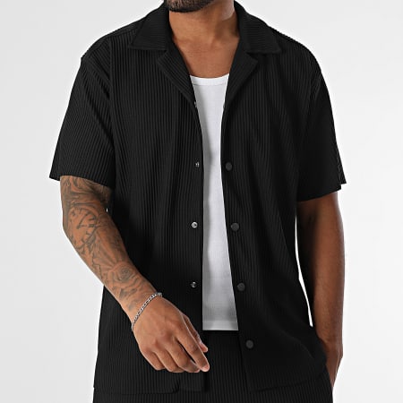 Classic Series - 588 Conjunto de camisa preta de manga curta e calças com nervuras