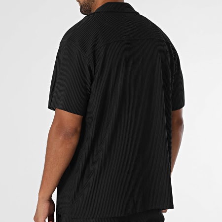 Classic Series - 588 Conjunto de camisa preta de manga curta e calças com nervuras