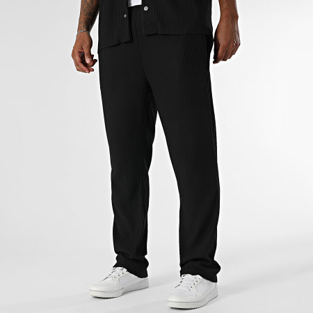 Classic Series - 588 Conjunto de camisa preta de manga curta e calças com nervuras