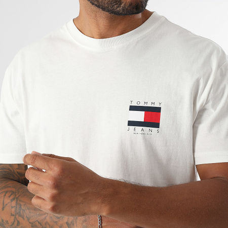 Tommy Jeans - Tee Shirt Flag Graphic Back Print 1910 Blanc