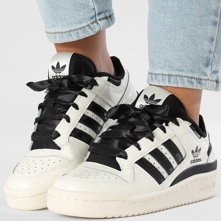 Adidas Originals - Baskets Femme Forum Low CL JR0499 Off White Core Black