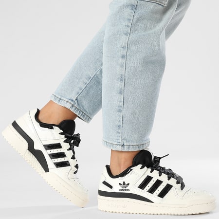 Adidas Originals - Baskets Femme Forum Low CL JR0499 Off White Core Black