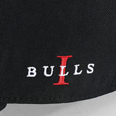 Mitchell and Ness - Casquette Snapback Chicago Bulls HP13210-CBU Blanc Noir