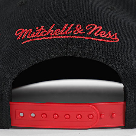 Mitchell and Ness - Casquette Snapback Chicago Bulls HP13210-CBU Blanc Noir