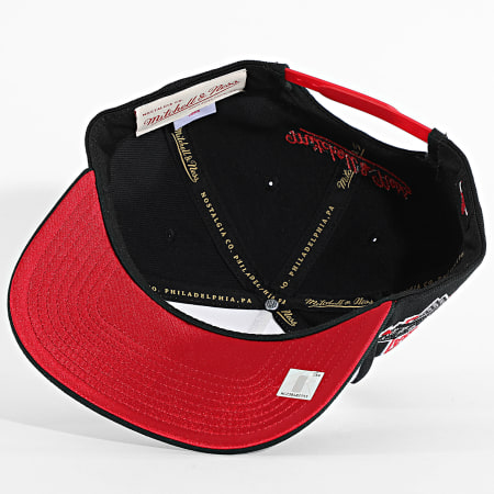 Mitchell and Ness - Casquette Snapback Chicago Bulls HP13210-CBU Blanc Noir